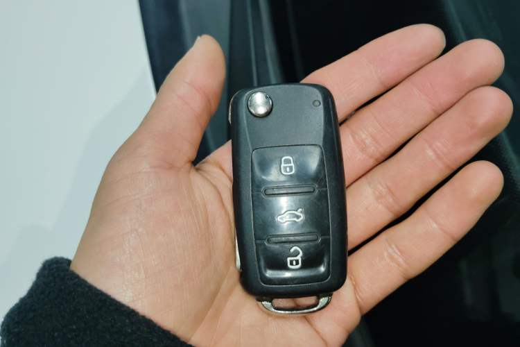 Used Volkswagen Lavida 2013 Restyled Classic 1.6L Manual Comfort Edition Vehicle Key