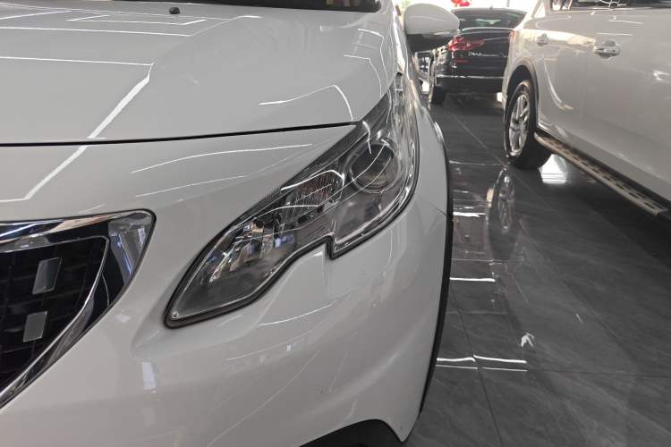 Used Peugeot 2008 2018 1.6L Automatic Trend Edition Left Front Headlight