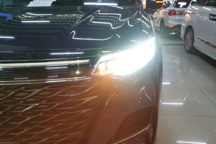 Used Roewe iMAX8 2022 Model 400TGI Exclusive Version for Key Accounts
