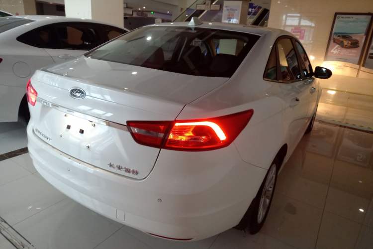 Used Ford Escort 2015 1.5L Automatic Fashion Model
