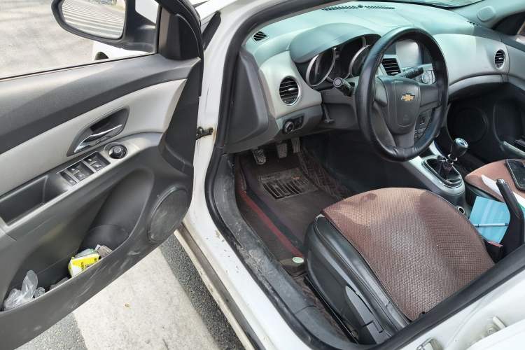 Used Chevrolet Cruze 2012 1.6L SL Grand Edition Manual Transmission Driver Seat