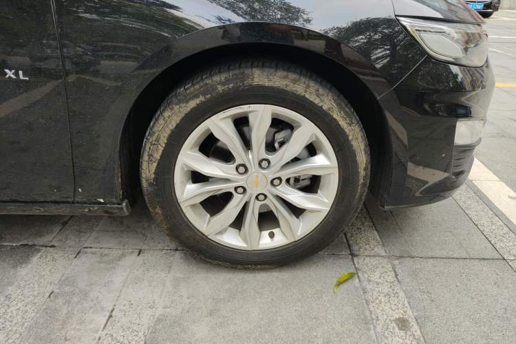 Used Chevrolet Malibu XL 2022 535T Automatic Sport Edition Right Front Wheel Hub