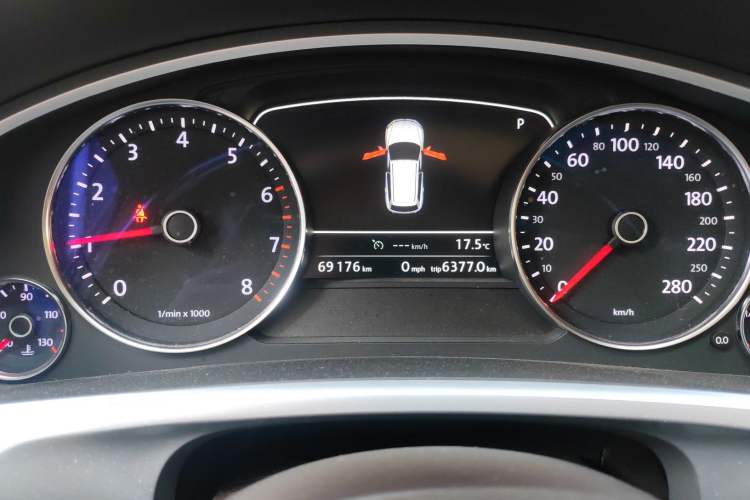 Used Volkswagen Touareg 2011 3.0 TSI High-End Version Instrument Cluster