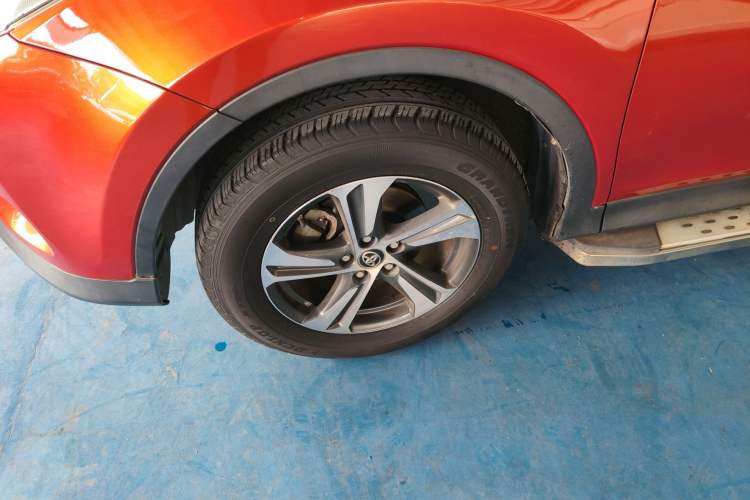 Used Toyota RAV4 2015 2.0L CVT Two-Wheel Drive Fashion Edition
