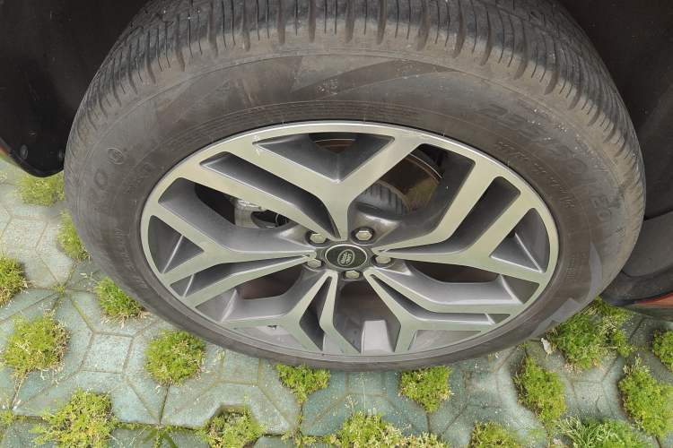 Used Land Rover Range Evoque 2020 249 PS R-DYNAMIC SE Sport Technology Edition Right Rear Wheel Hub