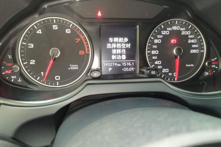 Used Audi Q5 2013 40 TFSI Technology Edition Odometer Close Up