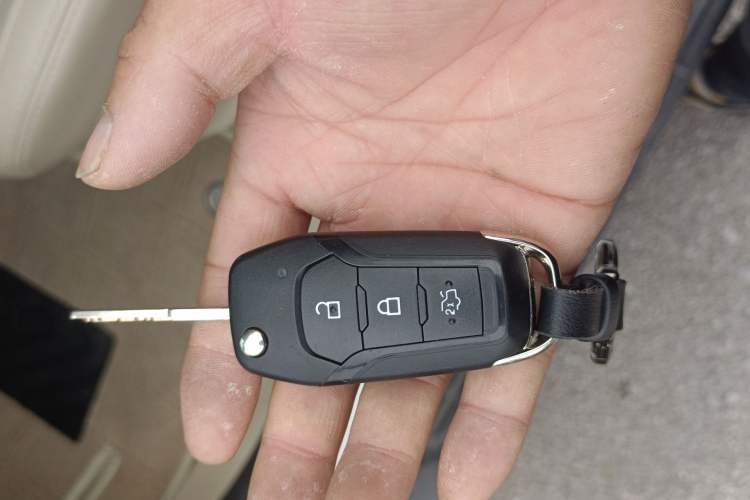 Used Ford Everest 2017 2.0T Gasoline Automatic 4x4 Elite Edition 5 Seats Vehicle Key