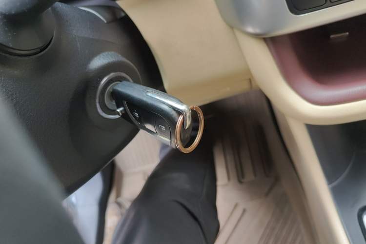 Used Toyota Highlander 2015 2.0T Two-Wheel Drive Elite Edition 5 Seats Vehicle Key