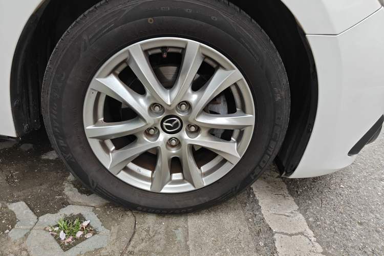 Used Mazda 3 Axela 2016 Sedan 1.5L Automatic Comfort Model