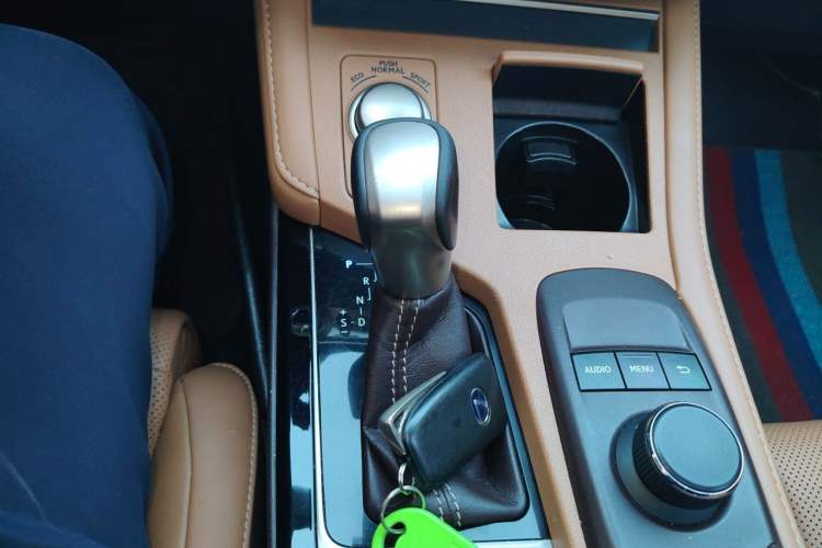 Used Lexus ES 2015 300h Comfort Edition

