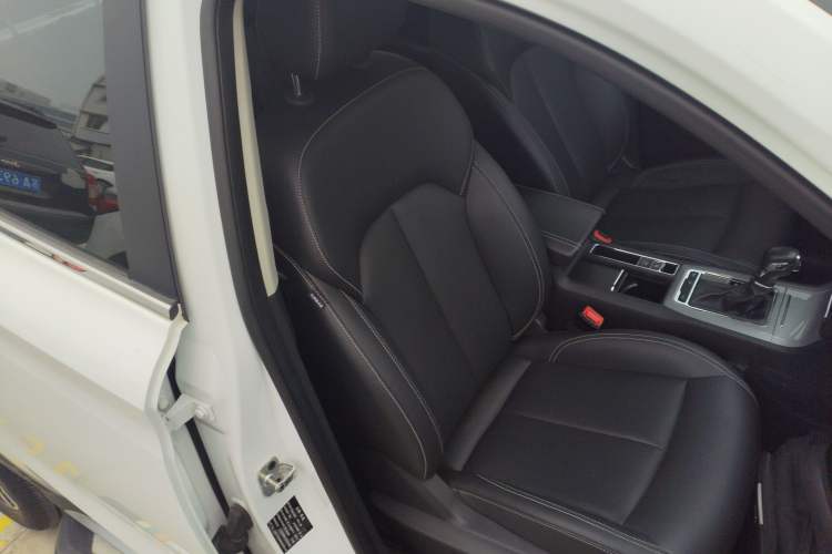 Used Roewe RX5 2018 30T Two-Wheel Drive Automatic Internet Smart Edition Right Front Seat