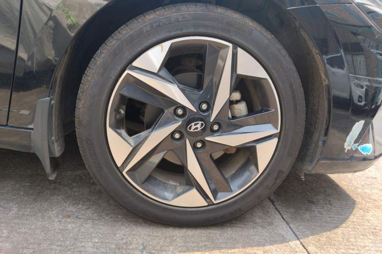 Used Hyundai Elantra 2021 1.5L CVT GLX Elite Edition Right Front Wheel Hub
