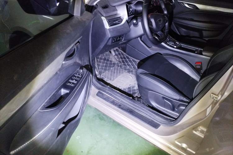 Used Geely Auto Emgrand 2019 Leading Edition 1.5L CVT Luxury Model China V Standard
