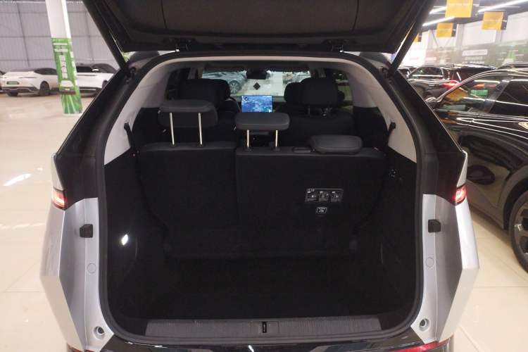 Used XPeng X9 2024 640 All-Wheel Drive High-Performance Max
