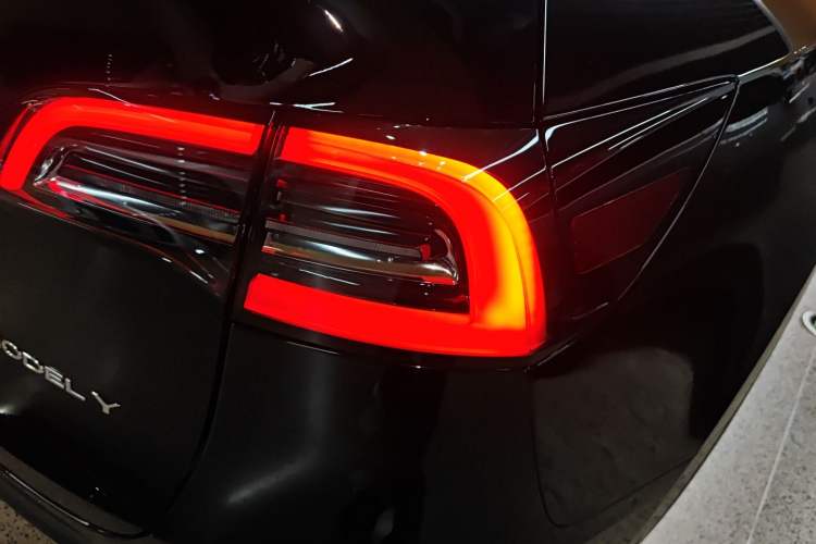 Used Tesla Model Y 2023 Long-Range All-Wheel-Drive Version