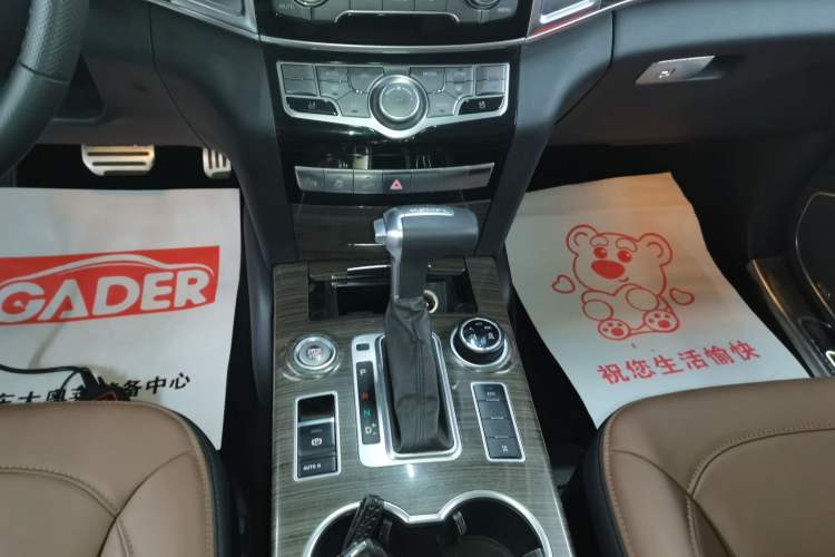 Used Haval H9 2016 2.0T Four-Wheel Drive Luxury 7-Seater Gear Lever