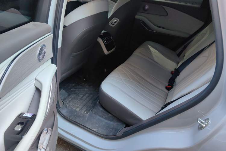 Used EXEED Stellar C-DM 2025 200 with Ultra-Long Range Pro All-Wheel Drive Left Rear Seat