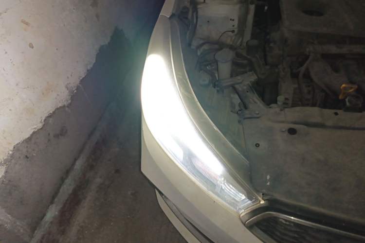 Used Kia K3 2016 1.6L Automatic GLS Right Front Headlight