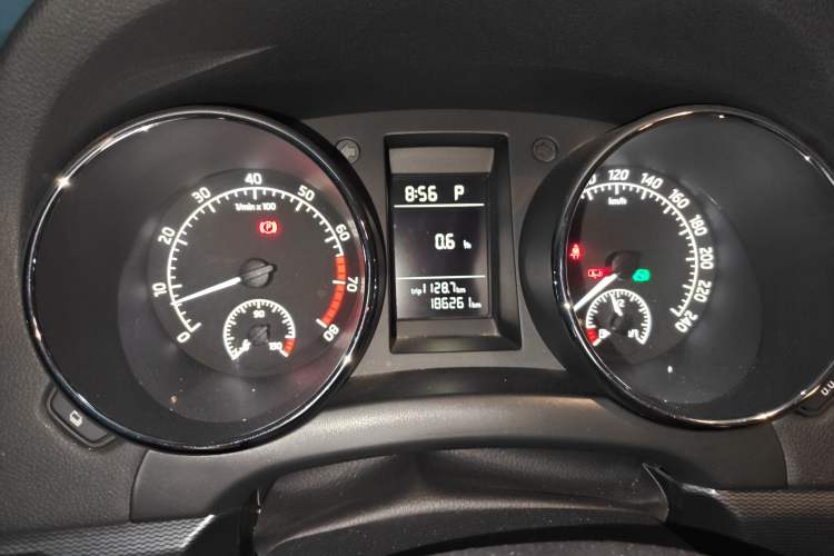 Used Skoda Yeti 2014 1.4TSI DSG Vibrant Edition Instrument Cluster