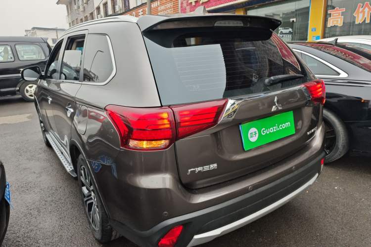 Used Mitsubishi Outlander 2016 2.4L 4x4 Luxury Edition 7-Seater