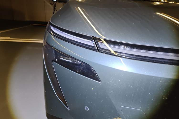 Used Nissan N7 2025 625 Max Right Front Headlight