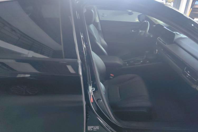 Used Honda Inspire 2023 260TURBO Deluxe Edition Right Front Seat