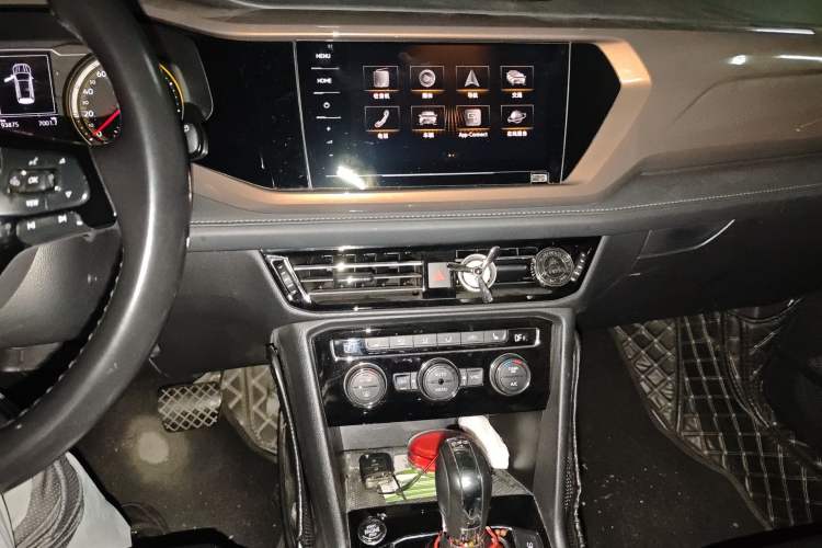 Used Volkswagen Tharu 2020 280TSI Two-Wheel Drive Luxury Edition China VI Standard
