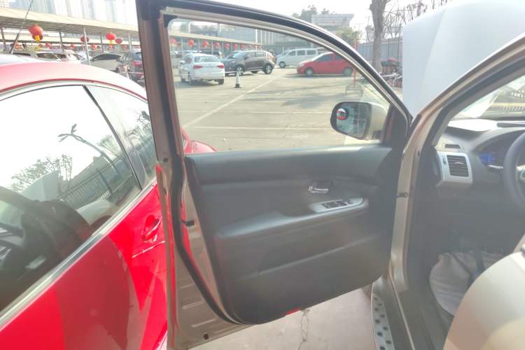 Used BYD S6 2014 2.0L Manual Luxury 5-Seater
