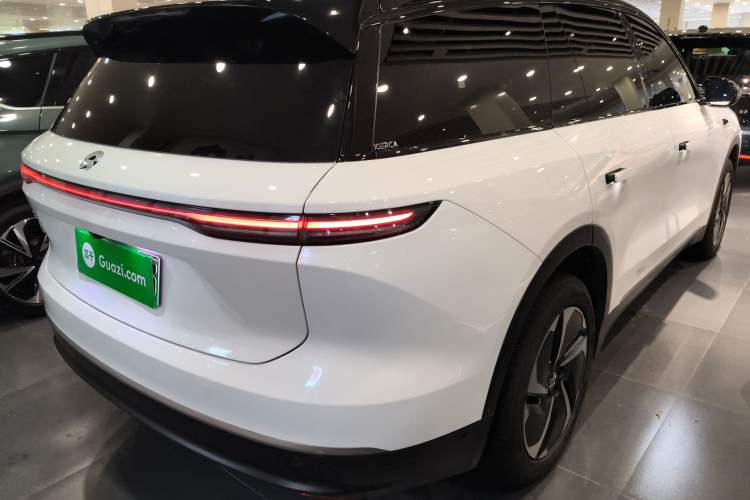 Used Nio ES8 2024 75 kWh Executive Edition Rear Right 45 Deg