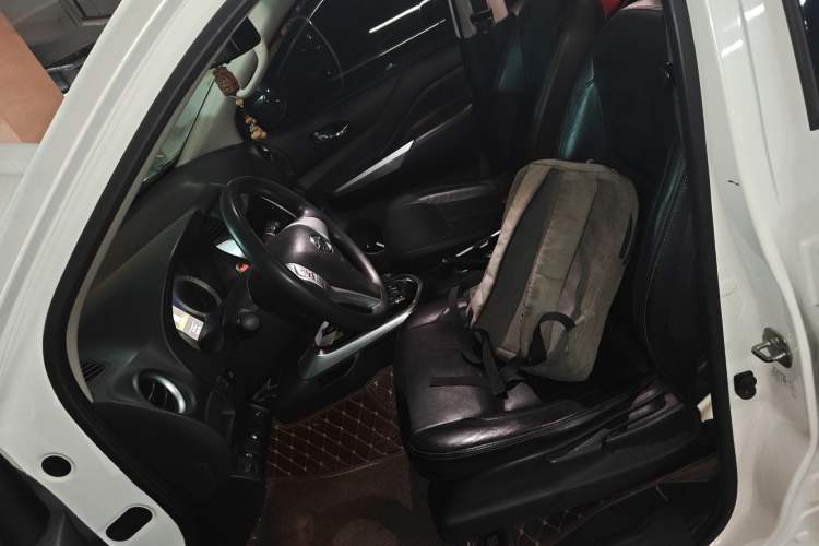 Used Nissan Terra 2018 2.5L Automatic 4x4 Luxury Edition Left Front Seat