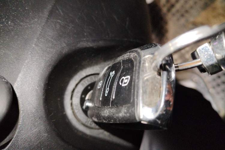 Used SAIC MAXUS Xintu V80 2023 2.0T Manual Classic Aoyuntong Long Wheelbase Mid-Height 6/7/8/9-Seater