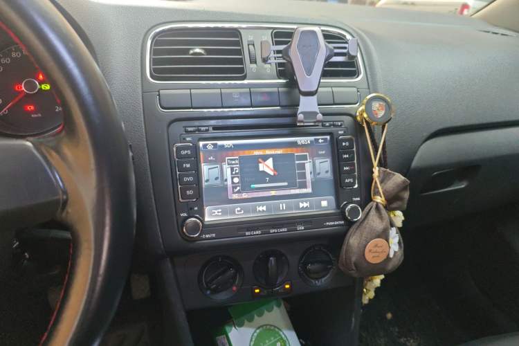 Used Volkswagen Polo 2011 1.4L Automatic ZhiShang Version Audio And AC Panel