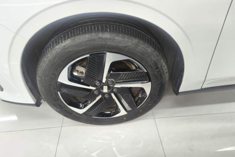Used Geely Galaxy L6 2025 EM-i 140km Starship Edition Left Front Wheel Hub