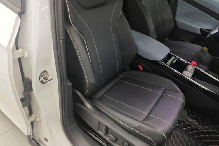 Used Volkswagen ID.4 X 2025 Smart Version Pure & Intelligent Enjoyment Edition Right Front Seat