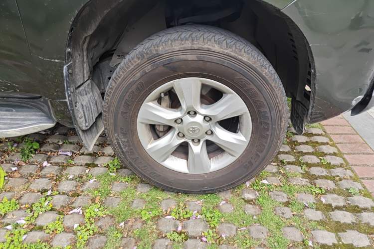 Used Toyota Prado 2010 4.0L Automatic TX-L Right Front Wheel Hub