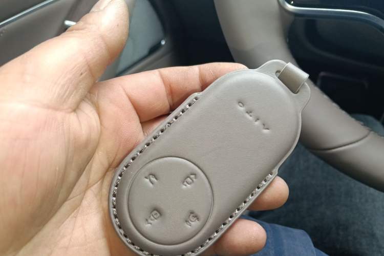 Used Hima AITO M8 2025 Extended-Range Ultra Version 53.4 kWh 6-Seater Edition
