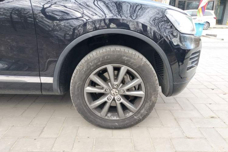 Used Volkswagen Touareg 2011 3.0 TDI Diesel Standard Version Right Front Wheel Hub