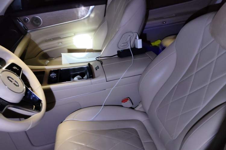 Used Hima AITO M9 2024 Range-Extended Ultra Version 42 kWh 6-Seater Model Left Front Seat