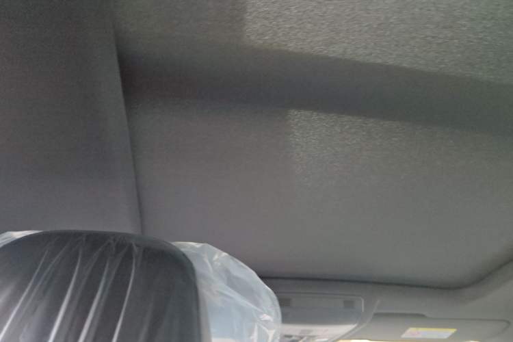 Used Volkswagen T-ROC 2025 Facelifted 300TSI DSG Two-Wheel-Drive Starlight Edition
