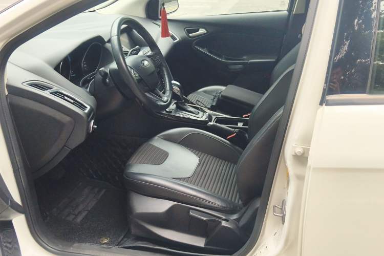 Used Ford Focus 2018 Sedan Classic 1.6L Automatic Trendy SmartDrive Edition Left Front Seat