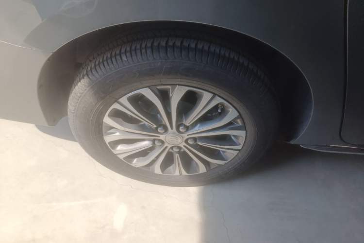 Used Buick GL8 2023 Facelifted Land Cruiser Executive Luxury Version