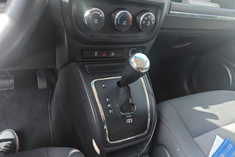 Used Jeep Compass 2010 2.4L four-wheel drive sport version
