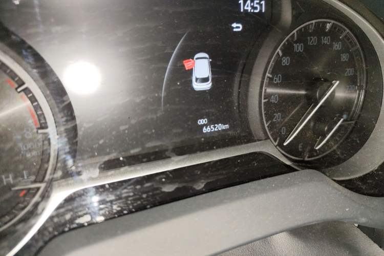 Used Toyota Venza 2022 2.0L CVT Two-Wheel Drive Prestige Edition Odometer Close Up