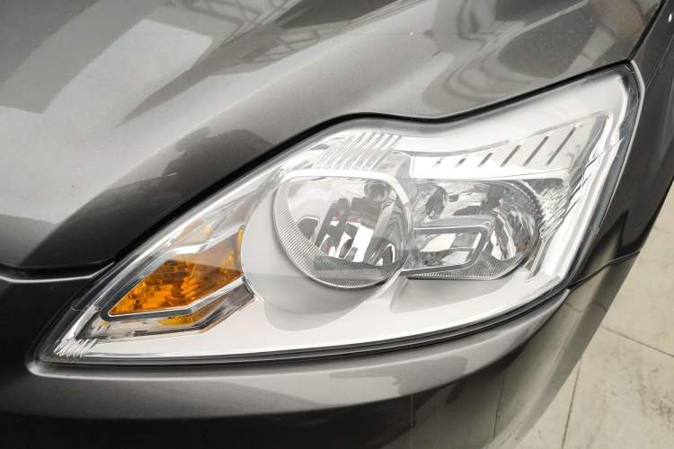 Used Ford Focus 2013 Sedan Classic 1.8L Manual Base Model Left Front Headlight