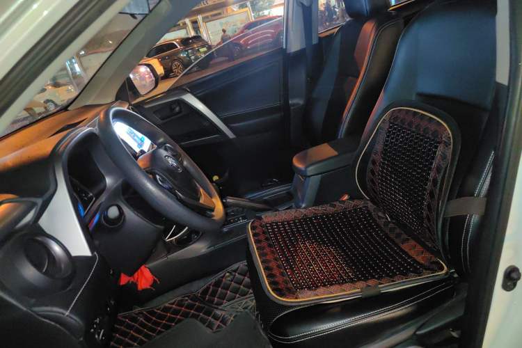 Used Toyota RAV4 2016 2.0L CVT Two-Wheel Drive Fashion Edition China V Standard Left Front Seat