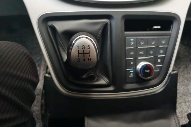 Used JAC Refine M4 2021 2.0L Manual Commercial Edition