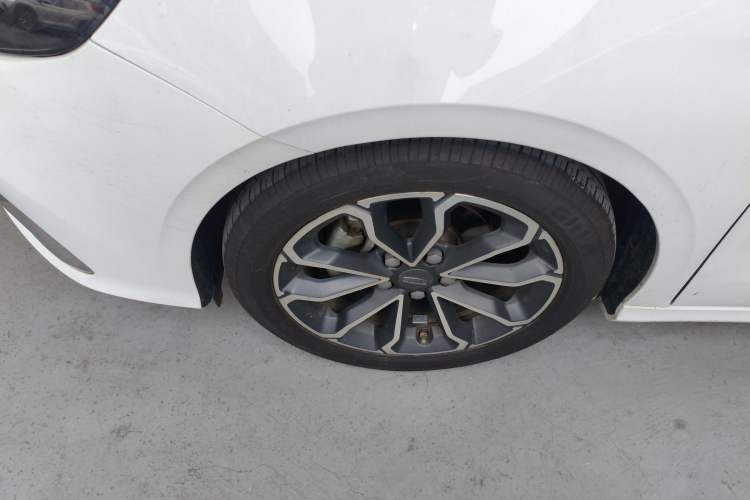 Used Geely Auto Binray 2021 1.4T CVT Asian Games Edition Left Front Wheel Hub