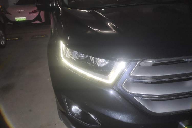 Used Ford Edge 2015 2.0T GTDi 4x4 High-Grade Model Right Front Headlight