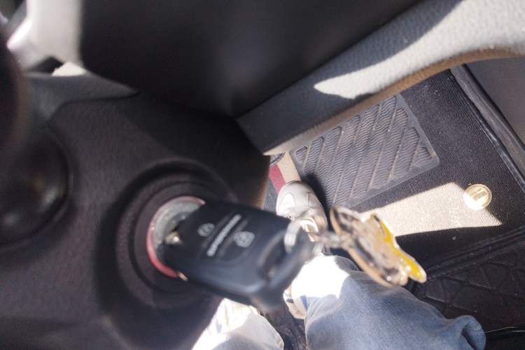 Used Kia Sportage R 2012 2.0L Manual Two-Wheel Drive GL Trim Vehicle Key