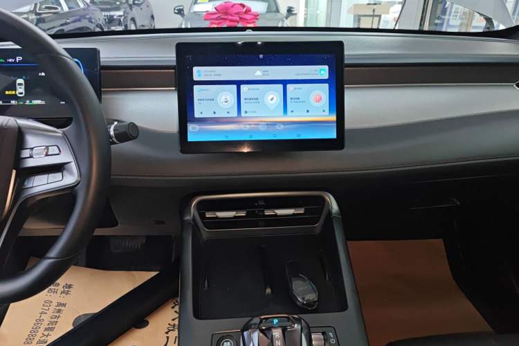 Used BYD Qin PLUS 2025 DM-i Smart Drive 55KM Leading Model Audio And AC Panel